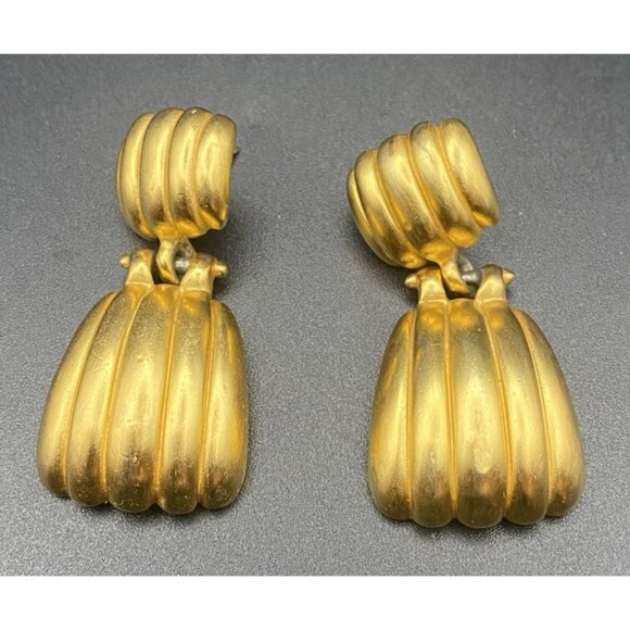 Vtg Anne Klein Earrings Door Knocker Pierced Ribbed Gold Tone 90's Runway - Picture 1 of 7